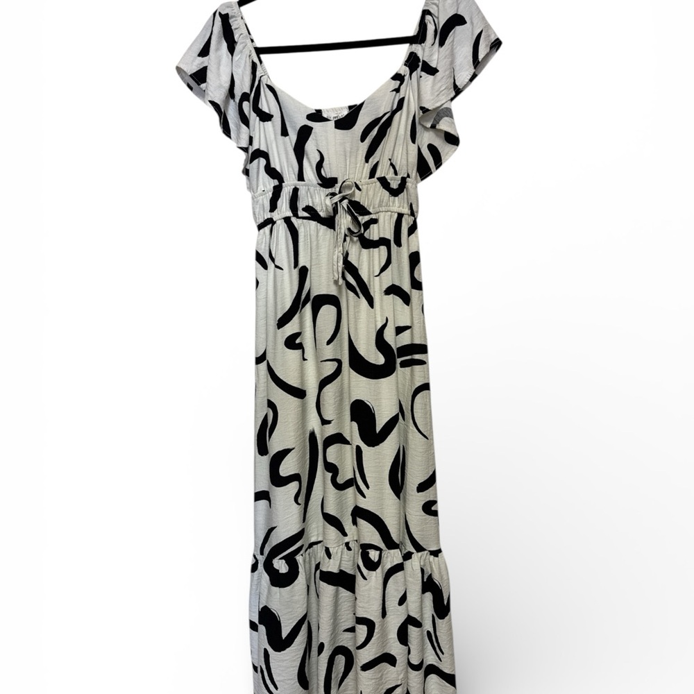Blu Pepper- Rayon & Nylon made in Vietnam- lined- Black and White Maxi Dress